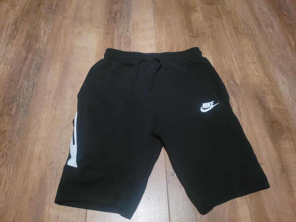 Zwarte Nike joggingsbroek maat 147-158, Kinderen en Baby's, Kinderkleding | Maat 152, Broek, Jongen of Meisje, Ophalen of Verzenden