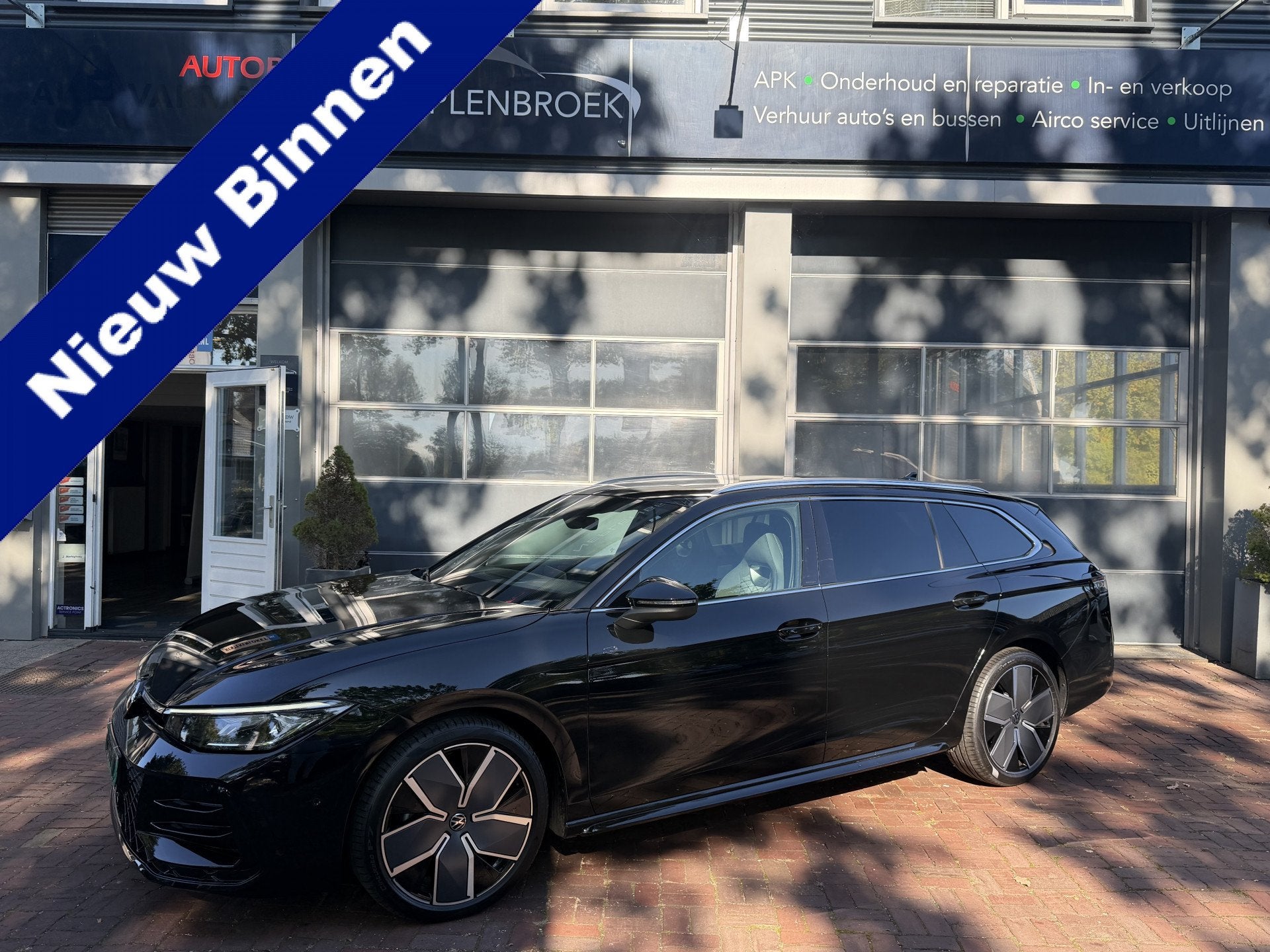 Volkswagen Passat Variant 1.5 Hybrid R-Line Edition E-tsi ex, Auto's, Dealer onderhouden, 77 km/l, Zwart, 4 cilinders