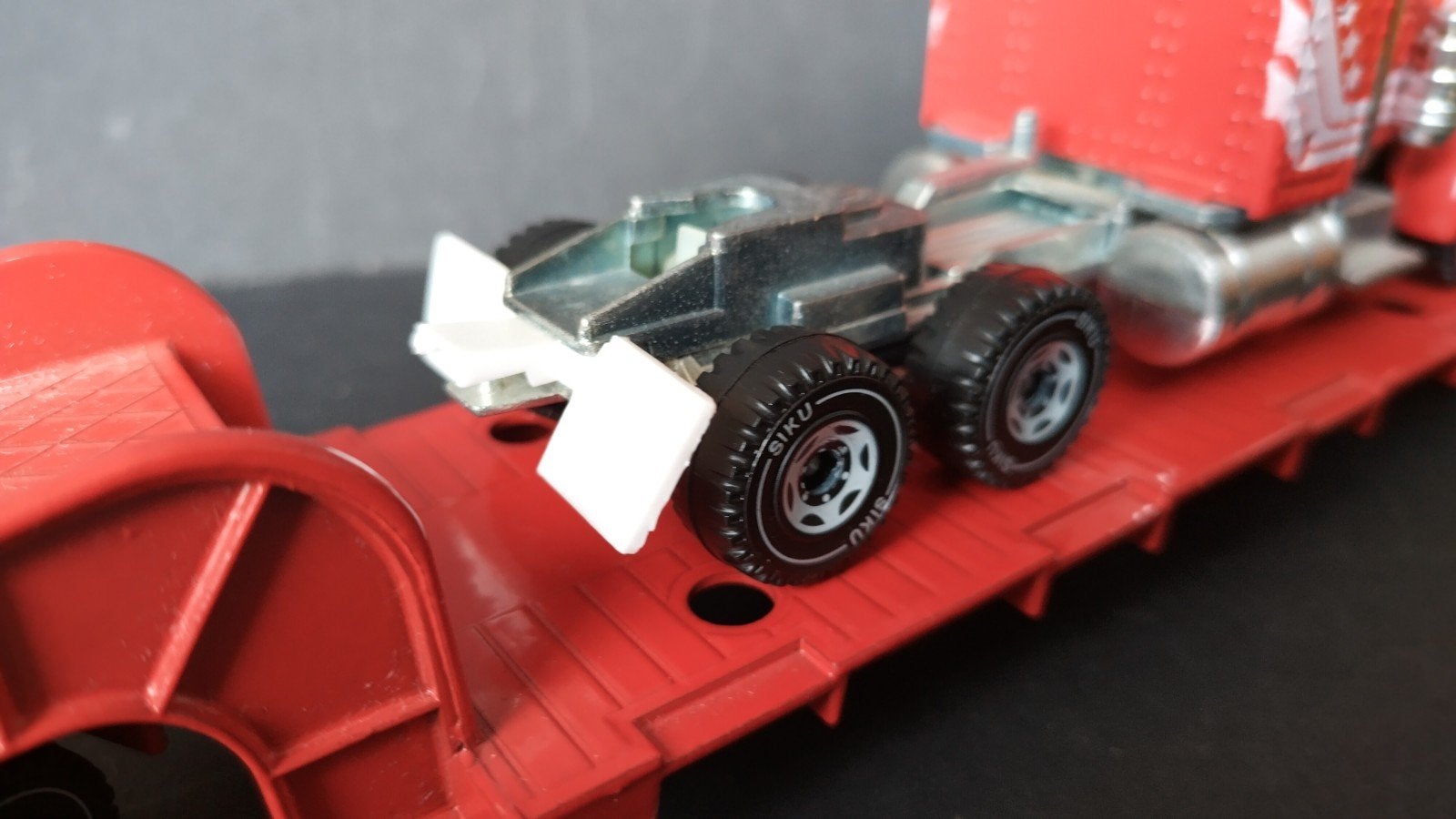 Peterbilt Usa Truck Met dieplader 1:55 Siku Pol, Hobby en Vrije tijd, Modelauto's | 1:50, SIKU, Verzenden, Zo goed als nieuw, Bus of Vrachtwagen