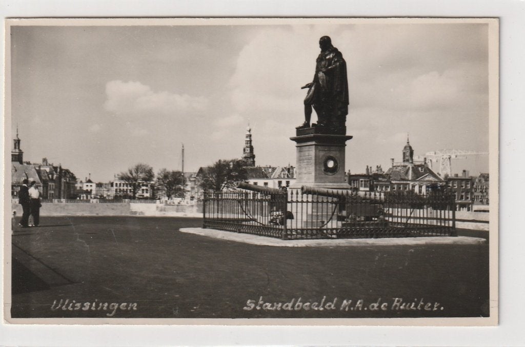 Vlissingen standbeeld de Ruyter (2), Verzamelen, Ansichtkaarten | Nederland, Ophalen of Verzenden, 1940 tot 1960, Gelopen, Zeeland