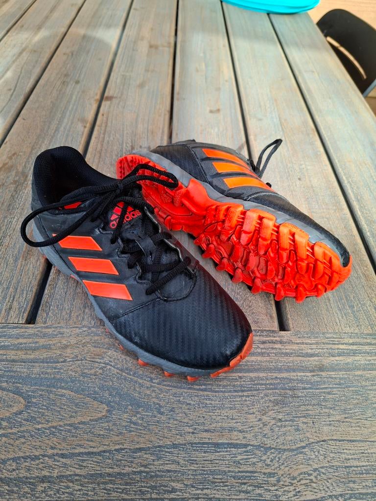 Adidas sportschoenen maat 36 kunstgras, Maat XS of kleiner, Ophalen of Verzenden, Zo goed als nieuw, Schoenen