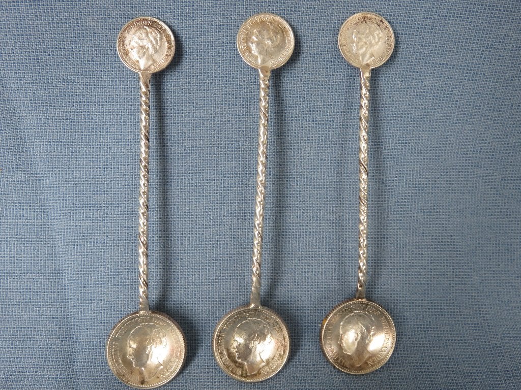 Lepeltjes in zilver met Wilhelmina geld – 1929 - 1941, Antiek en Kunst, Ophalen of Verzenden, Zilver
