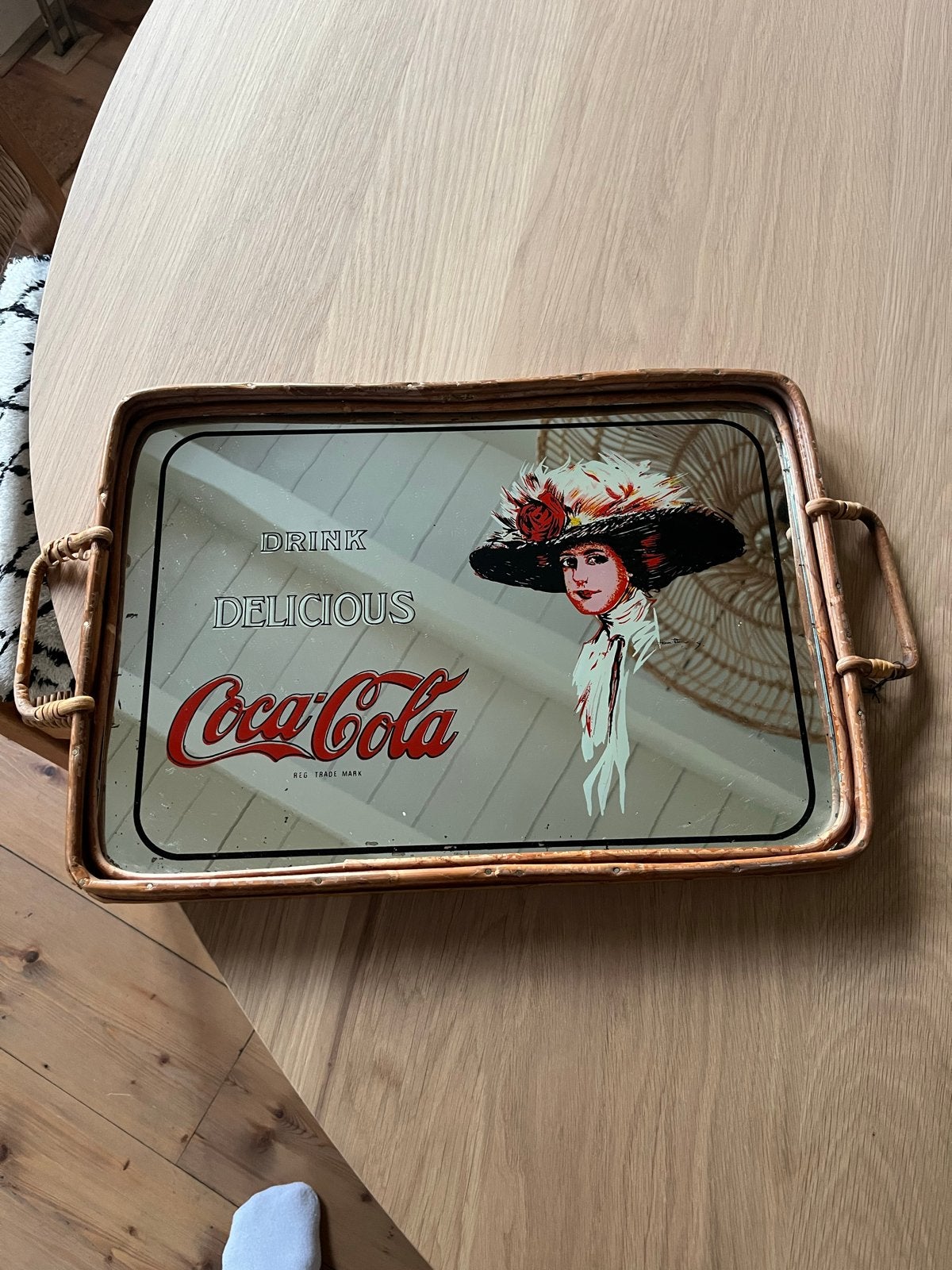 Vintage Coca Cola dienblad met bamboe rand, Ophalen of Verzenden, Gebruikt, Gebruiksvoorwerp
