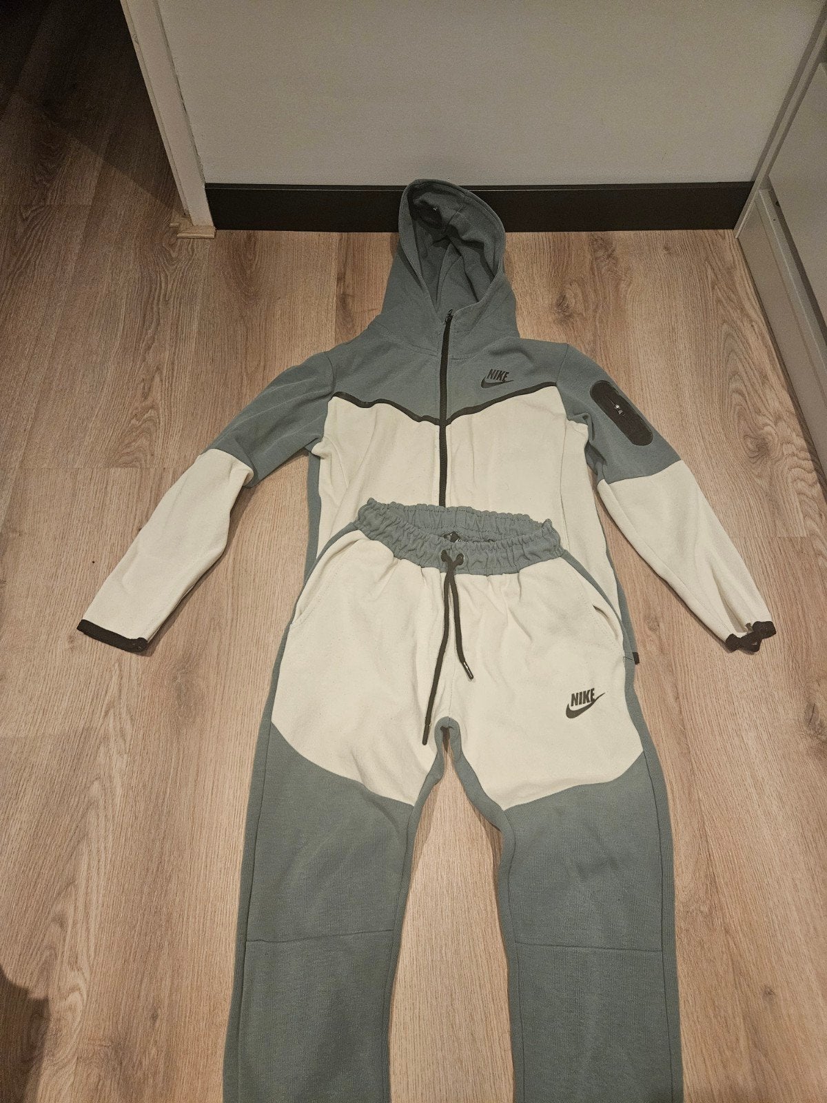 Nike Tech Fleece Trainingspak - 146/152, Maat 48/50 (M), Nike, Ophalen of Verzenden, Zo goed als nieuw
