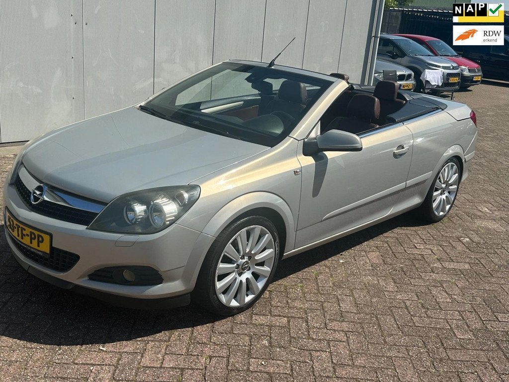 Opel Astra TwinTop 1.8 Cosmo, Gebruikt, 4 cilinders, Cabriolet, 4 stoelen