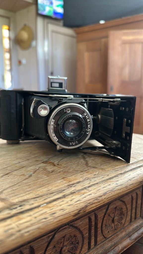 Vintage opvouwbare camera, mogelijk Kodak of vergelijkbaar, Audio, Tv en Foto, Fotocamera's Analoog, Ophalen, Gebruikt, Compact