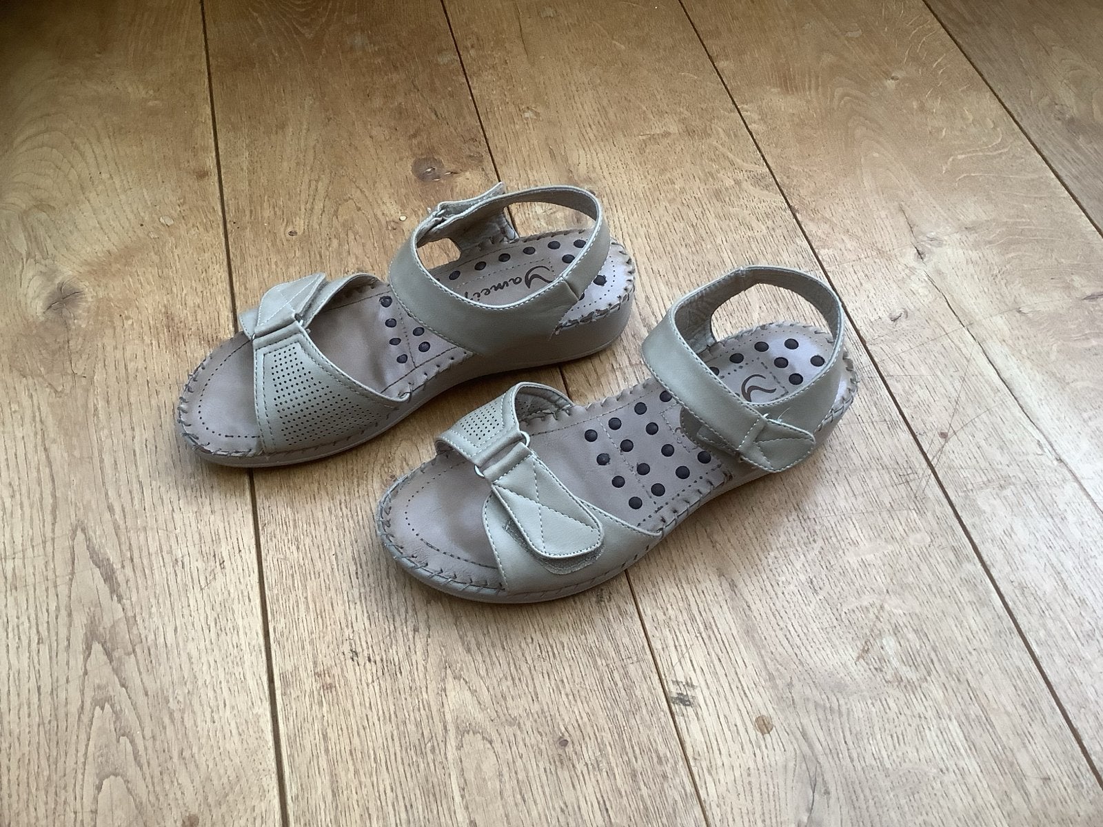 Comfortabele sandalen maat 38 - Zo goed als nieuw, Kleding | Dames, Beige, Zo goed als nieuw, Sandalen of Muiltjes, Ophalen of Verzenden
