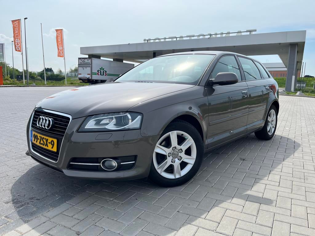 Audi A3 Sportback 1.2 TFSI (2013) distributieketting vv, Auto's, Audi, Voorwielaandrijving, Euro 5, Stof, Zwart