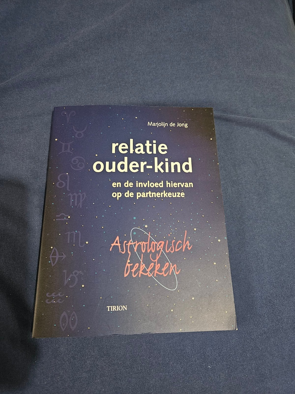 Relatie ouder-kind: Astrologisch bekeken, Ophalen of Verzenden, Zo goed als nieuw, Spiritualiteit algemeen, Achtergrond en Informatie