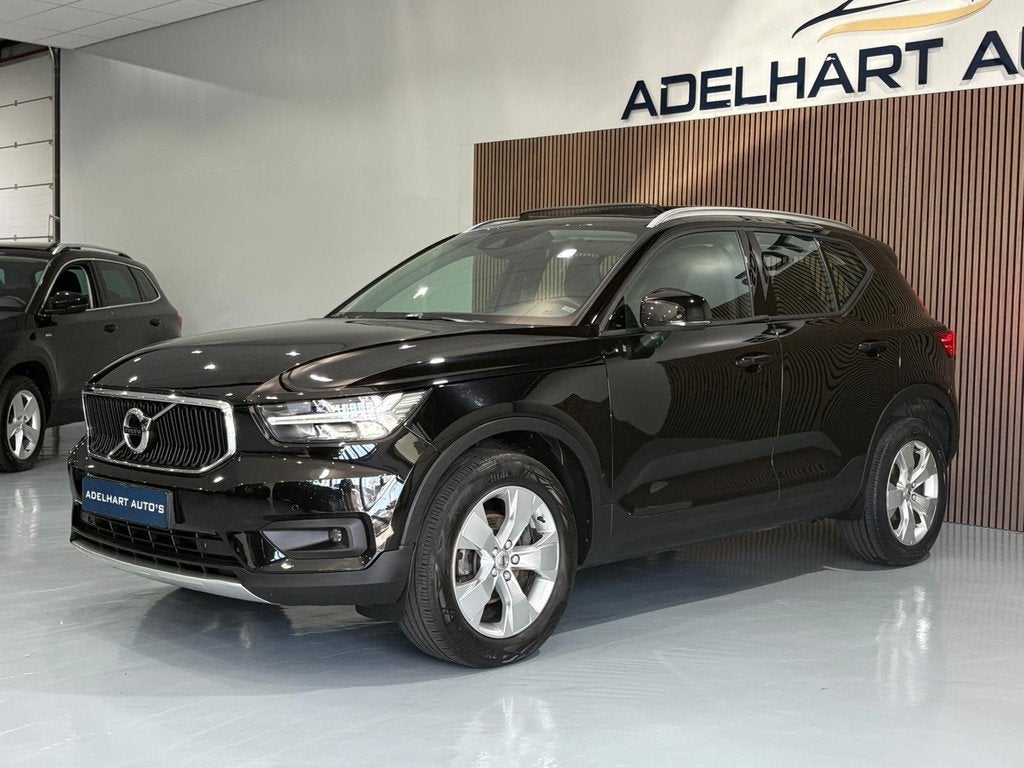 Volvo XC40 1.5 T3 Momentum 163 PK / Panorama dak / Navigatie, Auto's, Volvo, Voorwielaandrijving, Gebruikt, Zwart, Handgeschakeld