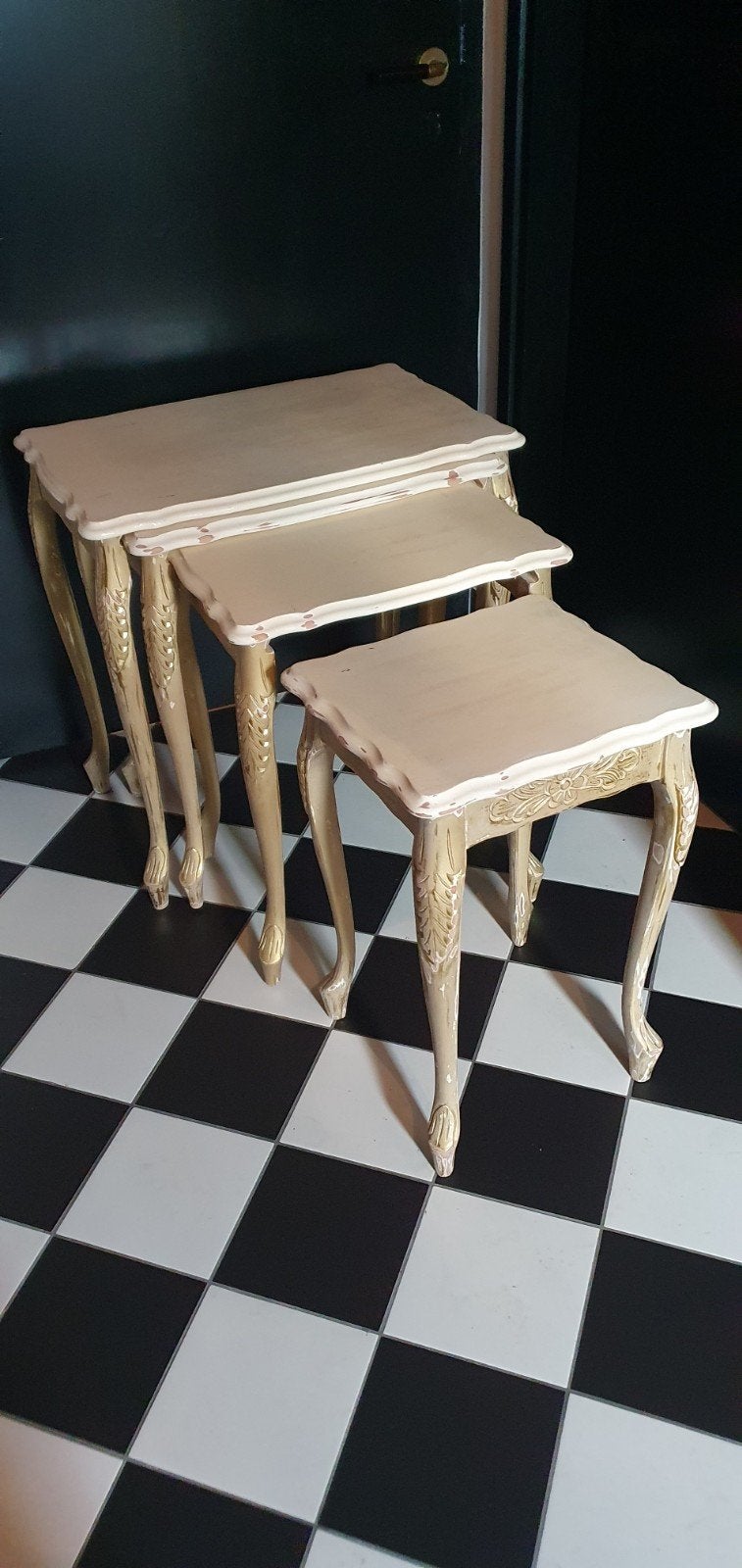 Te koop: set van 4 Qween Ann bijzettafels, Huis en Inrichting, Krukjes, Ophalen, Hout