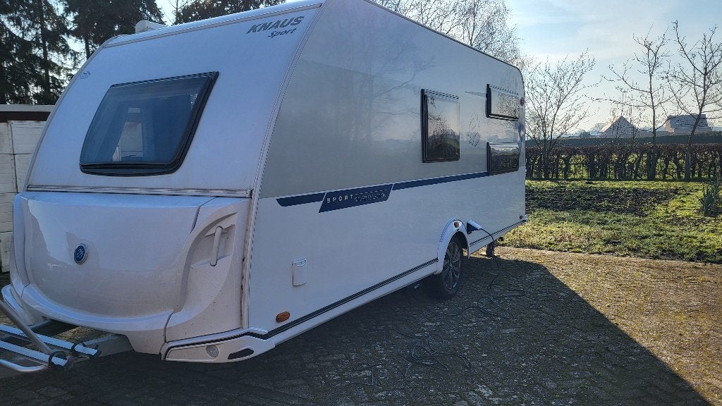 ruime gezinscaravan met stapelbed, Treinzit, Particulier, 5 tot 6 meter, Knaus