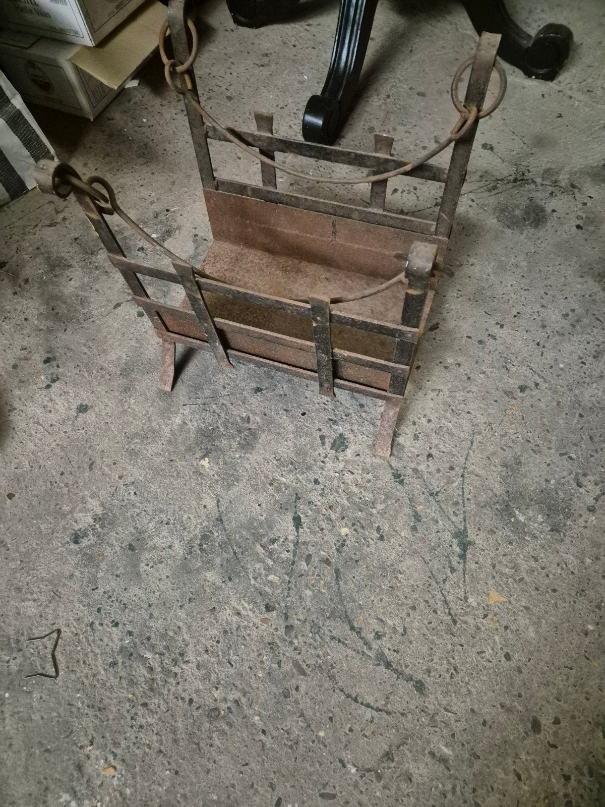 ijzere kranten/houtbak, Huis en Inrichting, Woonaccessoires | Krantenbakken en Lectuurbakken, Ophalen
