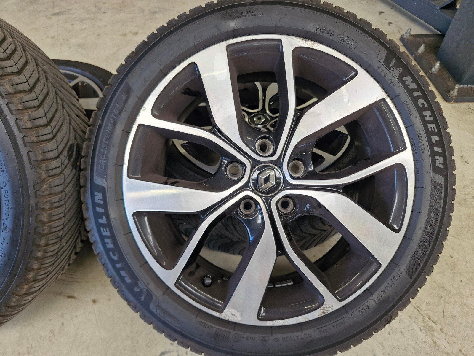 Originele Renault bi-color velgen Michelin All season banden, Auto-onderdelen, Ophalen, Banden en Velgen, 17 inch, 205 mm