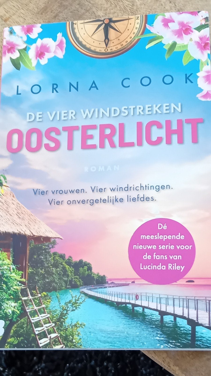 Lorna Cook - Oosterlicht (De Vier Windstreken), Ophalen of Verzenden, Zo goed als nieuw, Lorna Cook, Nederland