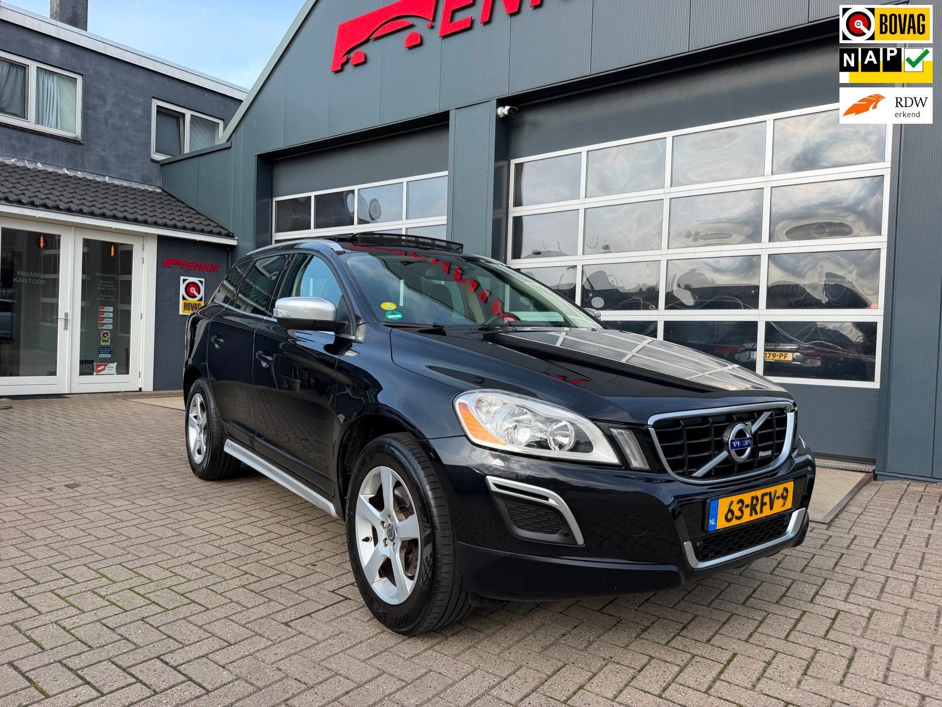 Volvo XC60 2.0 D3 R-Design / Pano / Youngtimer / Leder / Top, Auto's, 15 km/l, 1984 cc, Bedrijf, 1600 kg
