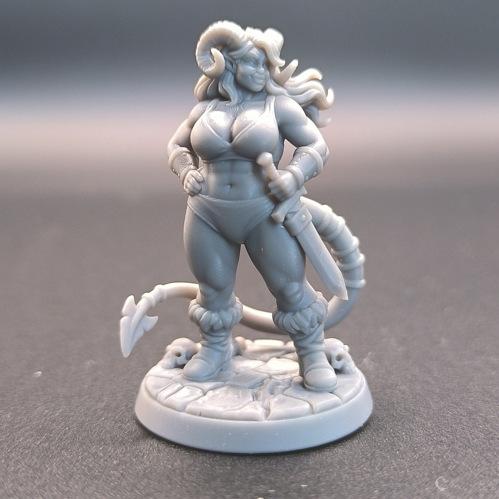 Pin up tiefling Miniature D&D HQ dungeon's and dragons, Ophalen of Verzenden, Overige soorten