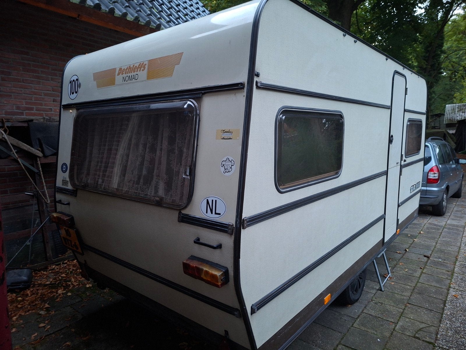 Dethleffs Nomad Caravan⁸ - Compact en Gezellig, Particulier, Tot en met 4, Rondzit, Luifel