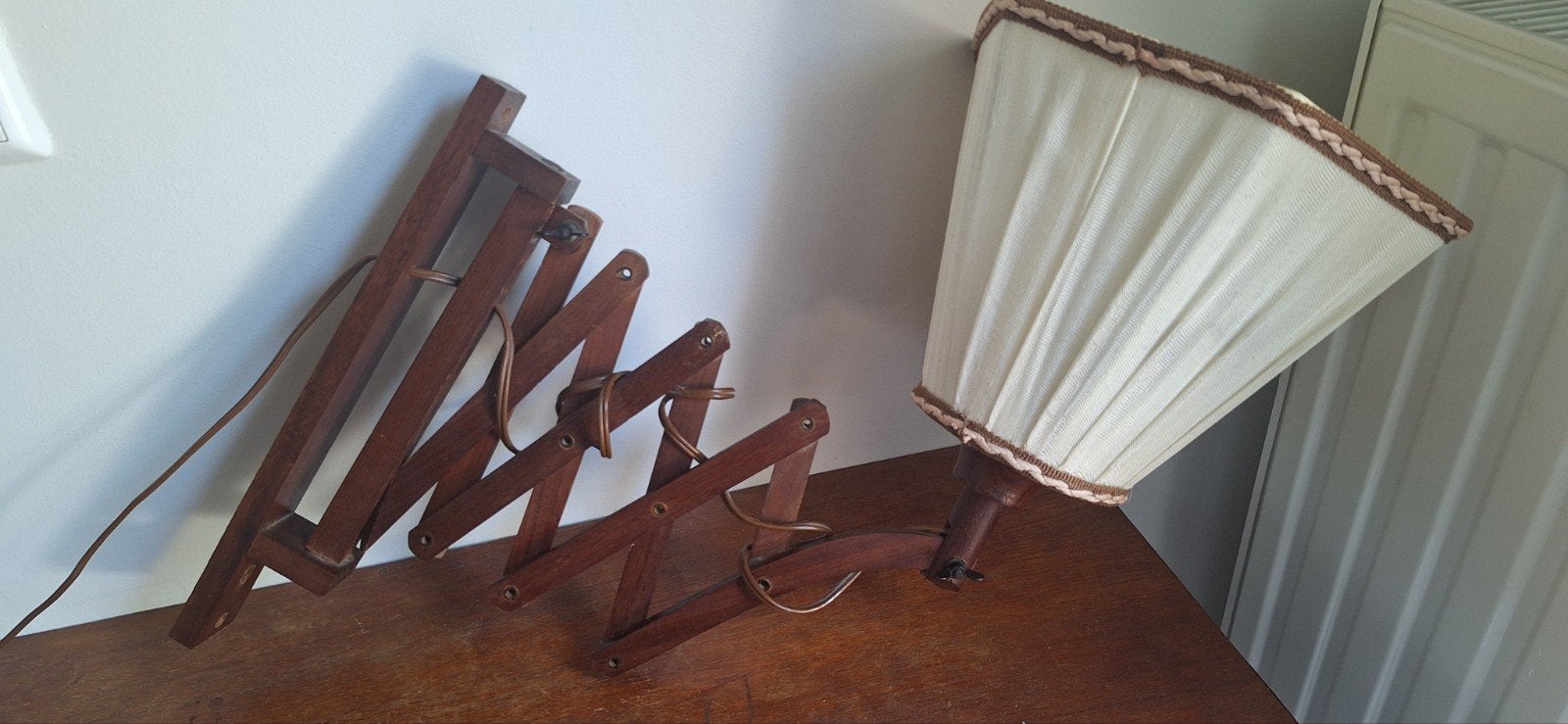 vintage houten schaarlamp, Huis en Inrichting, Lampen | Wandlampen, Ophalen of Verzenden, Gebruikt, Hout, E27 (groot)