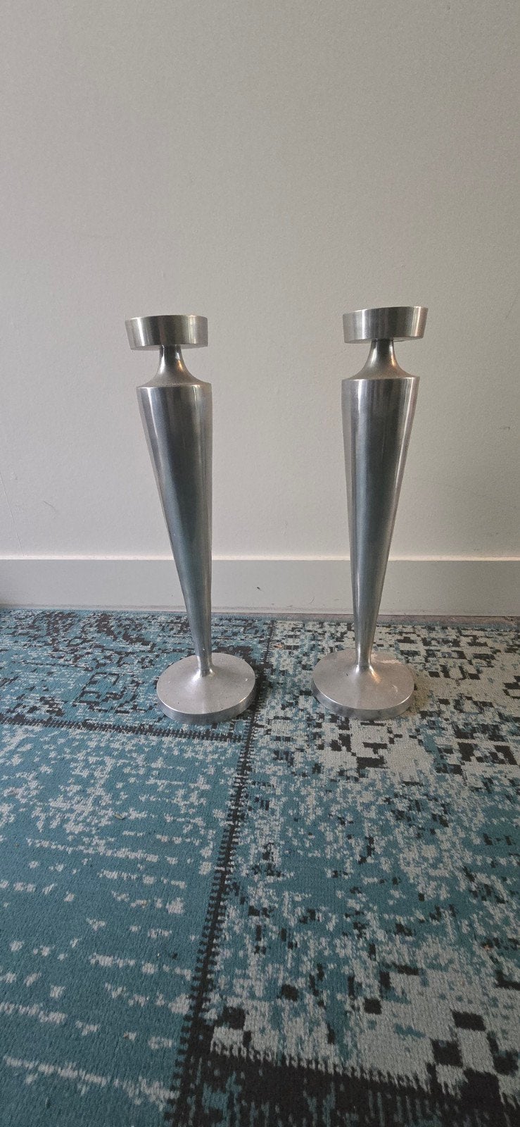 Set van 2 aluminium kandelaars, modern design, Antiek en Kunst, Ophalen