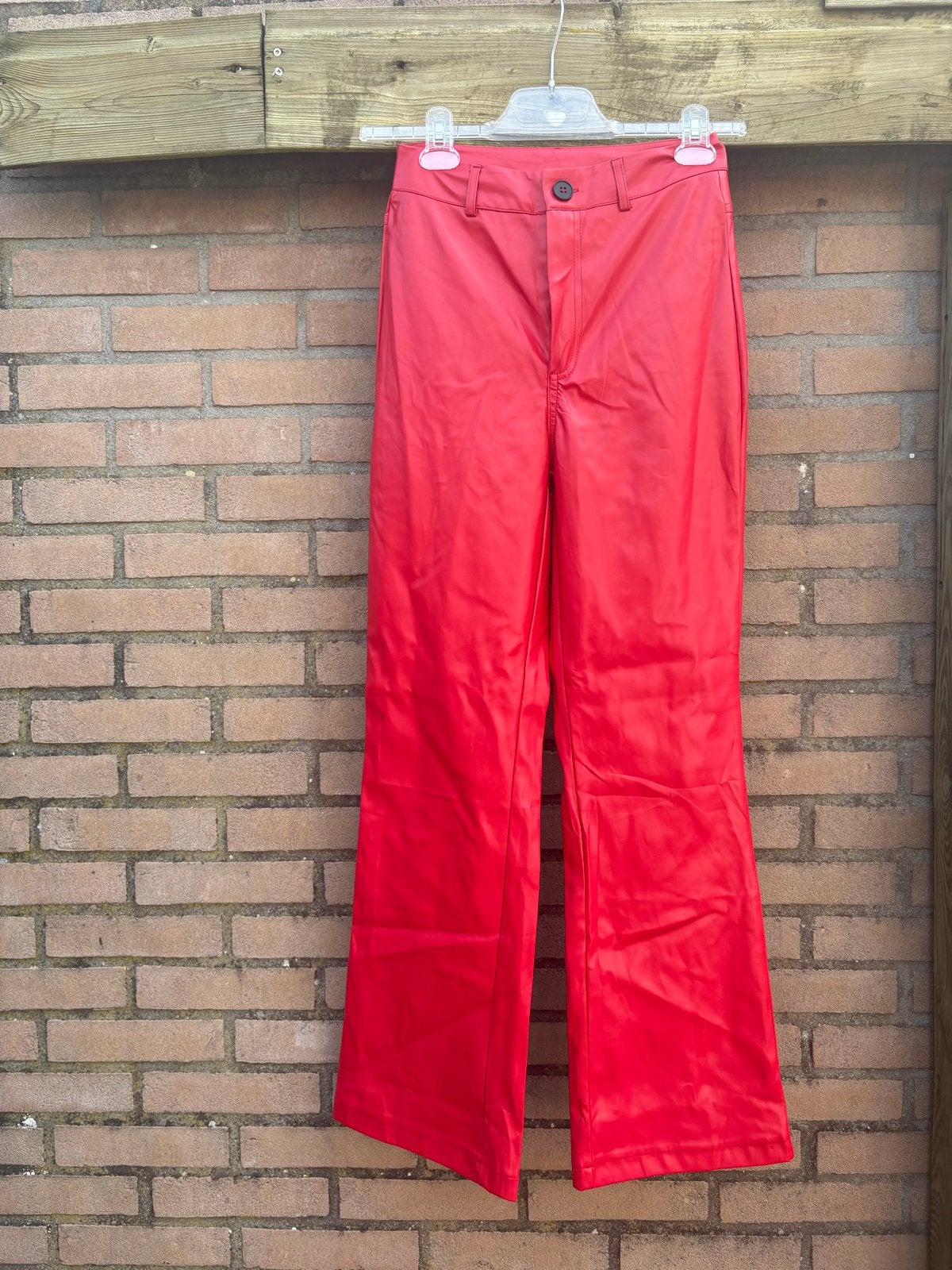 Rode flared broek met meerdere maten beschikbaar, Ophalen of Verzenden, Zo goed als nieuw, Maat 34 (XS) of kleiner, Lang