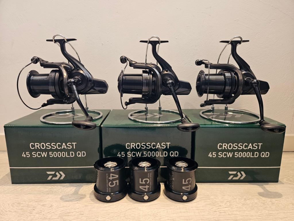3 Daiwa Crosscast 45 SCW 5000LD QD + 3 Spoelen, Watersport en Boten, Hengelsport | Karpervissen, Ophalen of Verzenden, Zo goed als nieuw