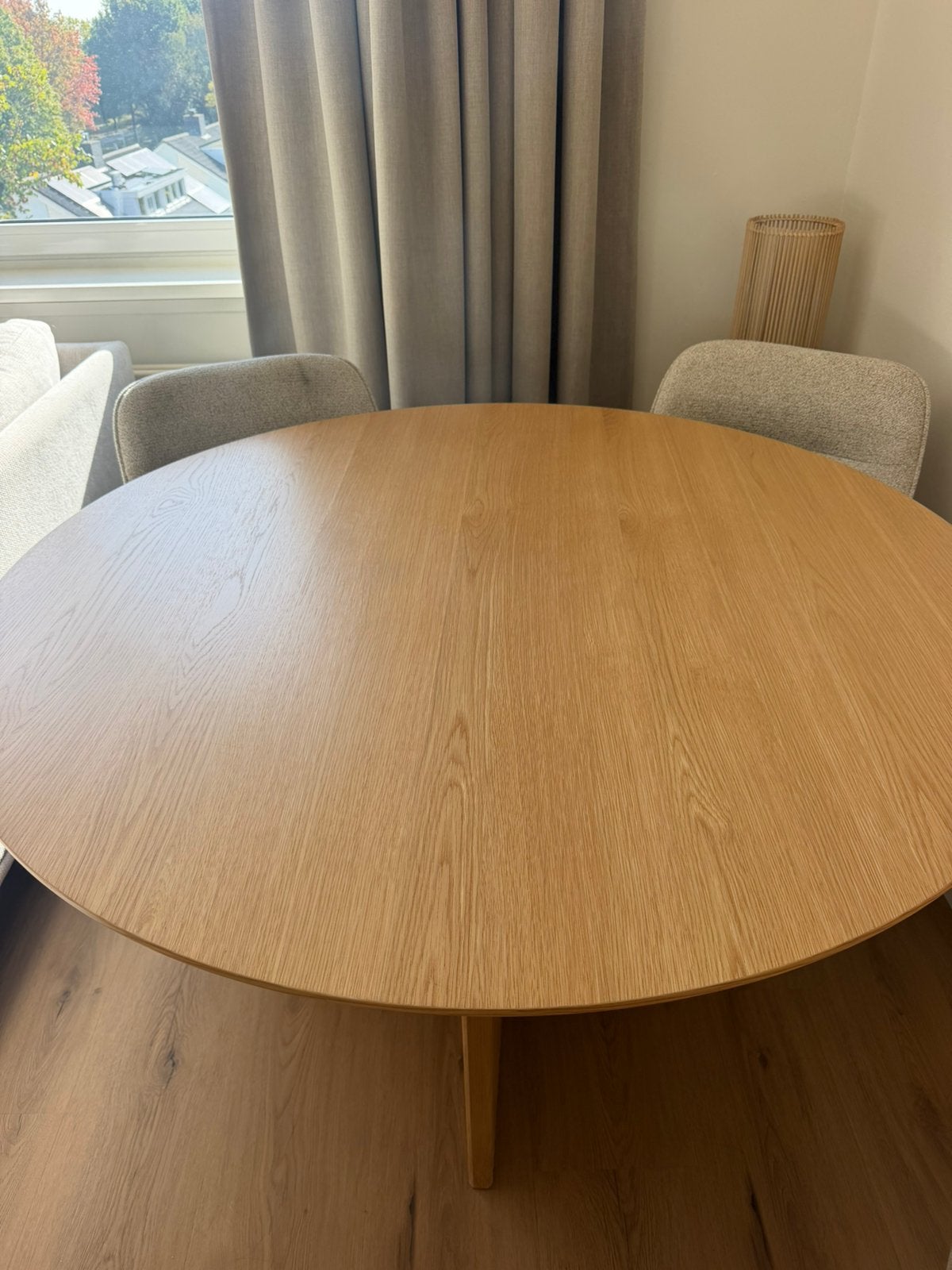Eettafel Jysk Vesterborg 130 cm diameter eikenhout, Huis en Inrichting, Ophalen, Zo goed als nieuw, Rond, 100 tot 150 cm