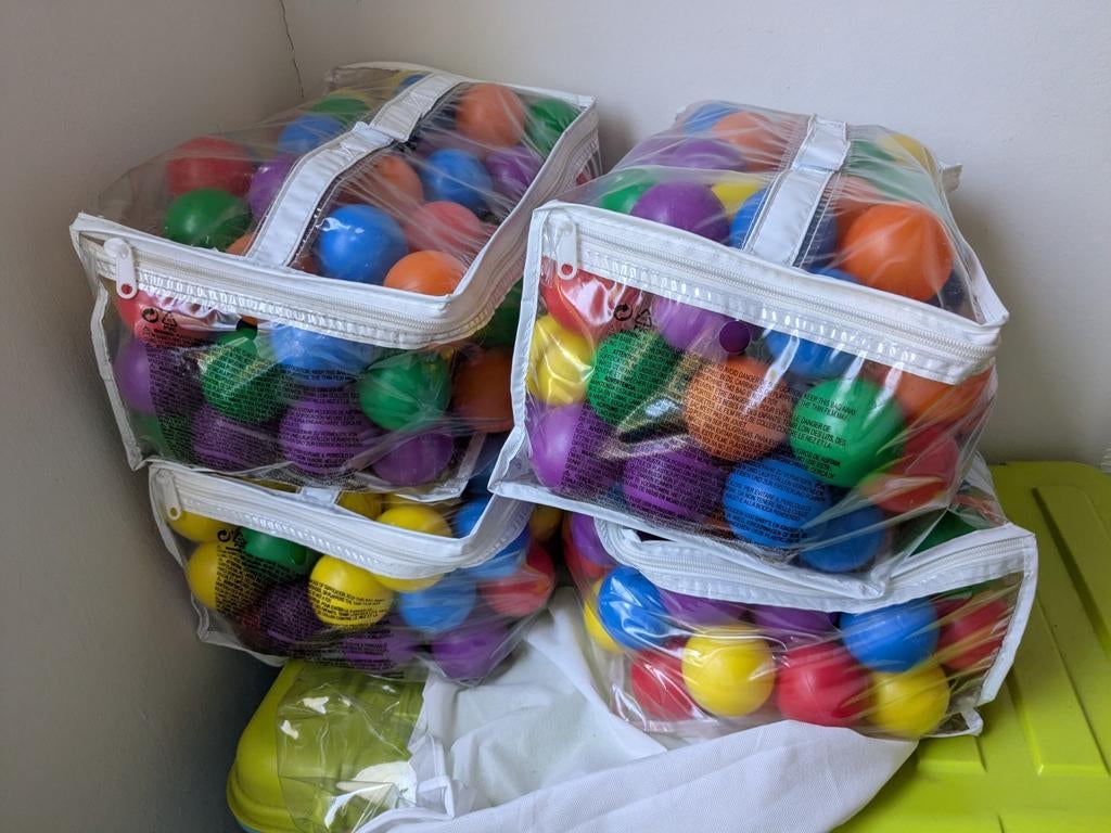 Twee grote zakken met gekleurde ballenbakballen, Ophalen, Gebruikt, Overige typen