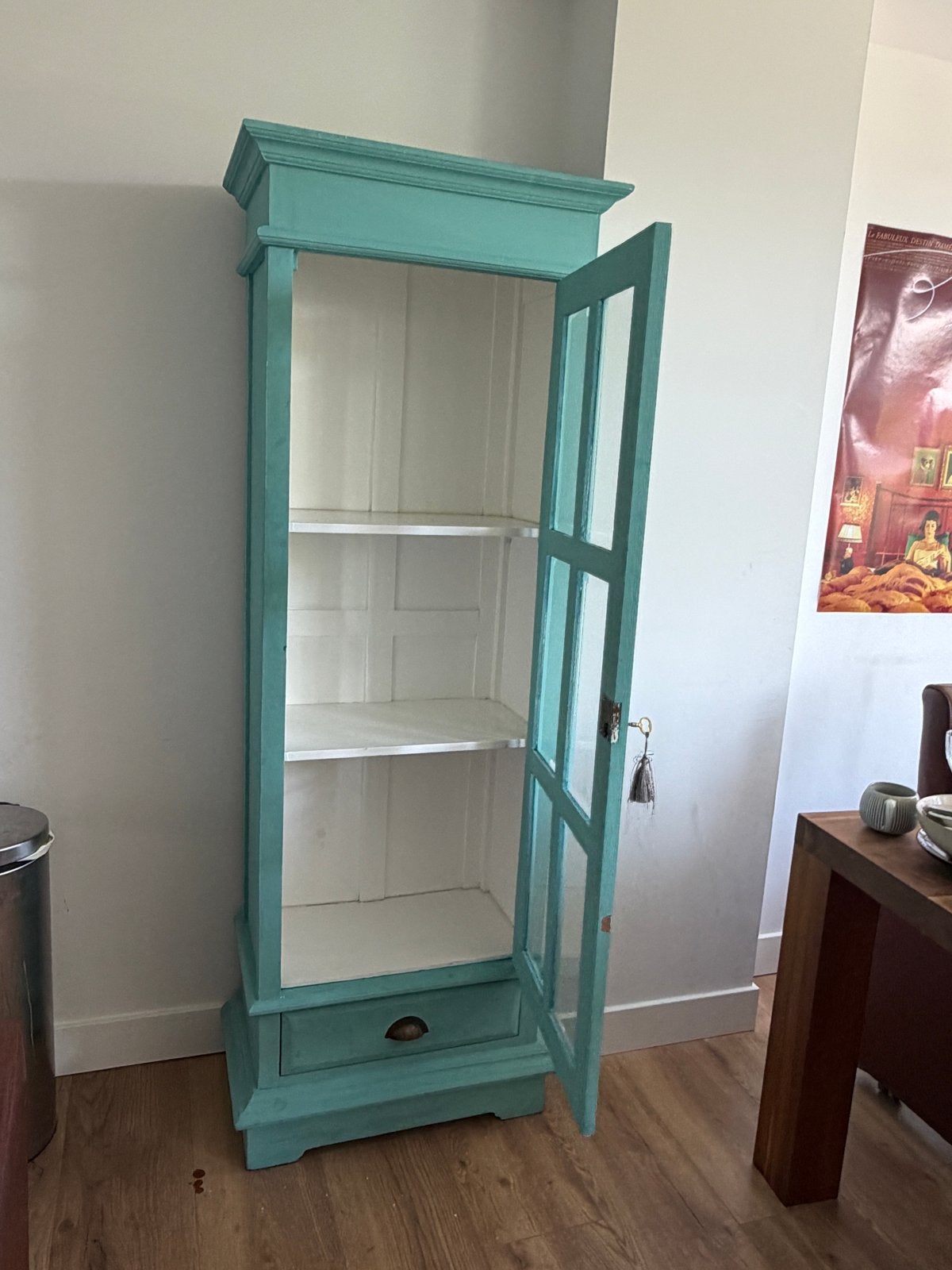 Turquoise vitrinekast met lade en glazen deur, Gebruikt, Met lade(s), 150 tot 200 cm, 25 tot 50 cm