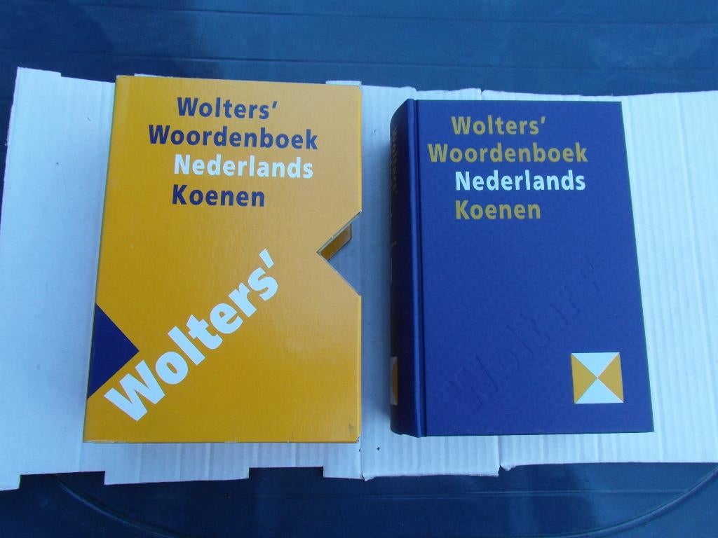 woordenboeken, Koenen of Wolters, Nederlands, Ophalen of Verzenden, Zo goed als nieuw