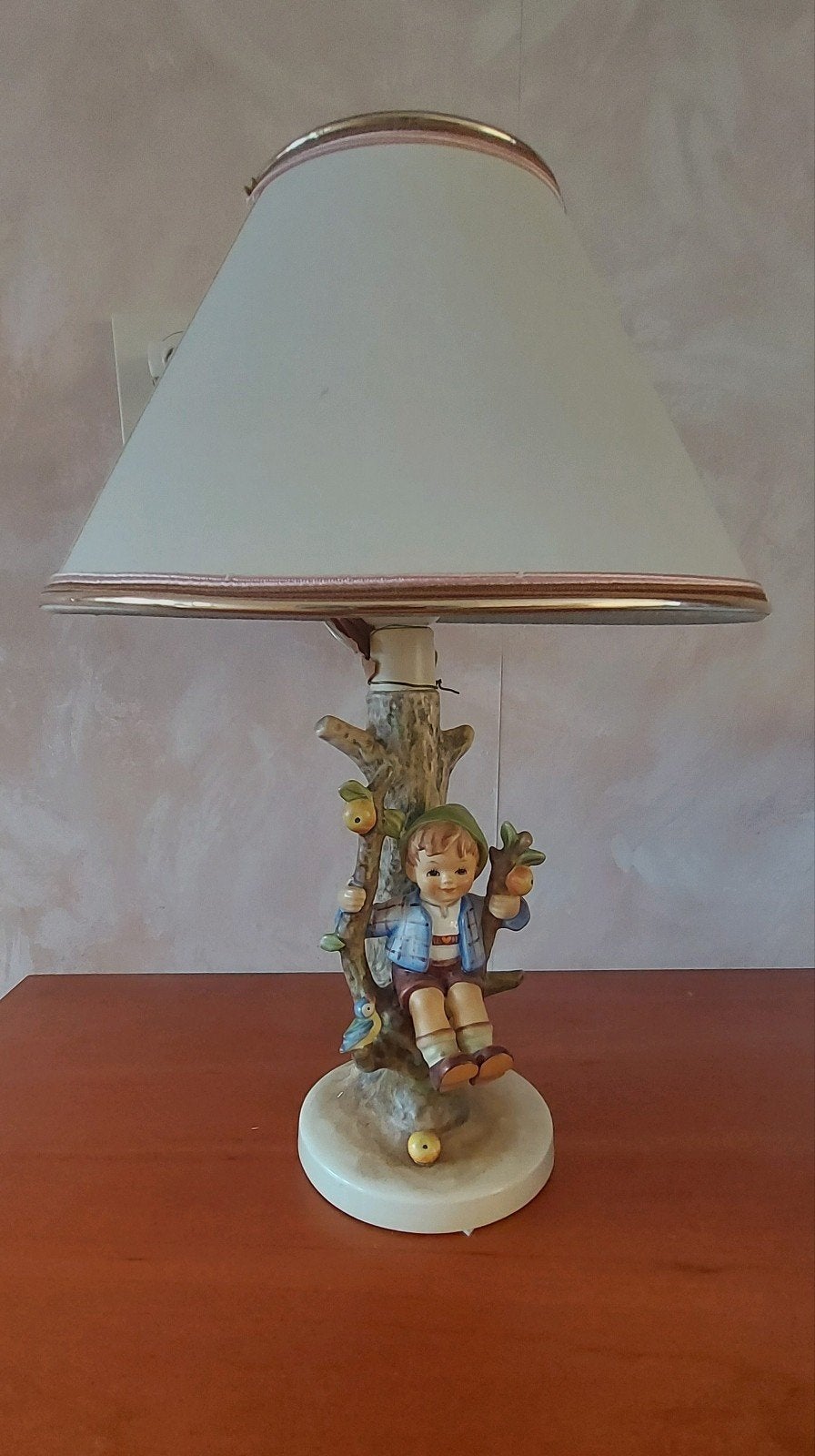 Goebel Hummel tafellampje met jongen in boom, Ophalen of Verzenden