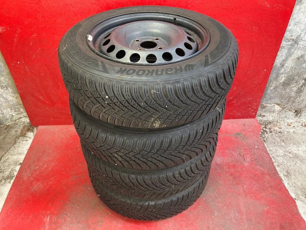 Winterbanden Renault Clio 185/65R15 Hankook, Auto-onderdelen, Gebruikt, 15 inch, ., Banden en Velgen