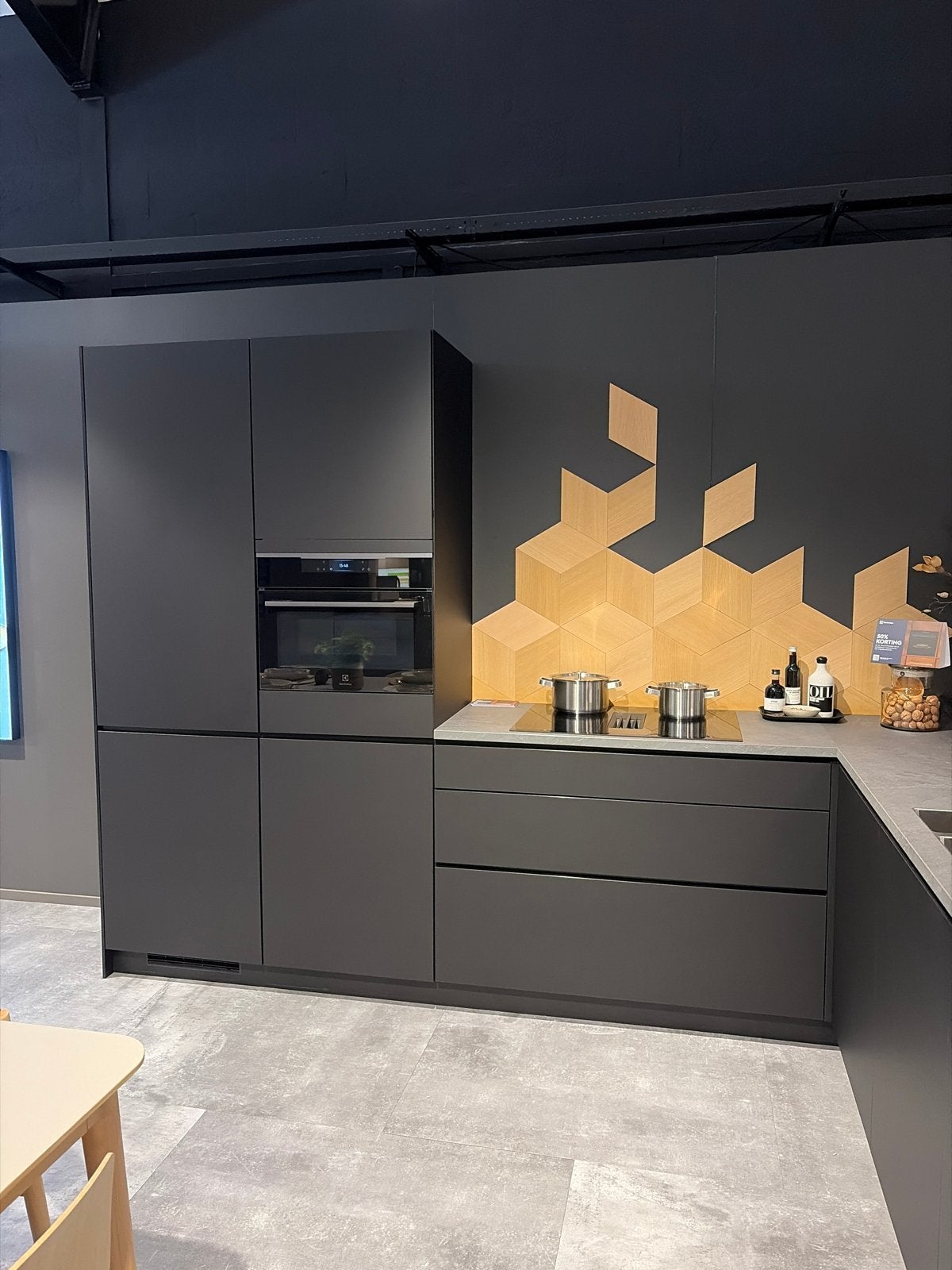 Showroomkeuken Kvik Cruquius Hoofddorp Prato Zwart incl. app, Ophalen, Gebruikt, Overige materialen, Zwart