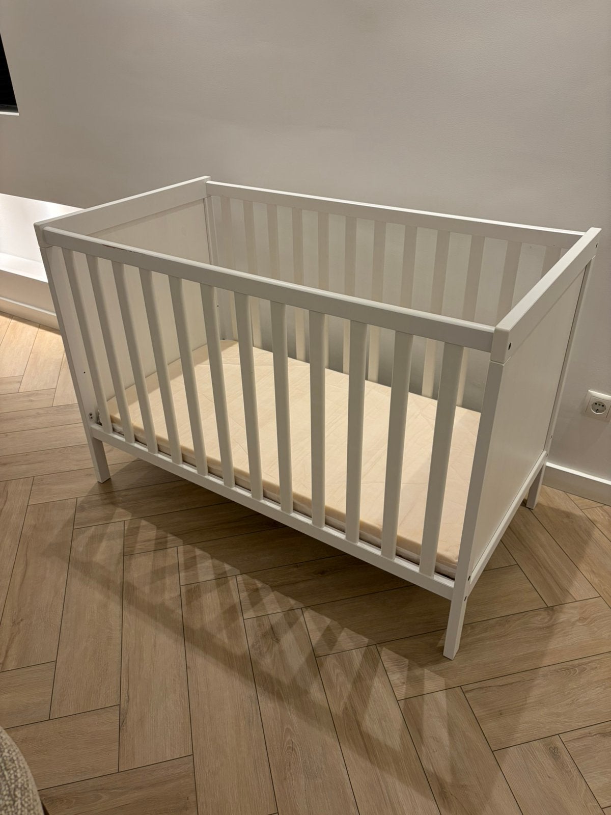 Sundvik ledikant babybed wit 60x120, Kinderen en Baby's, Babywiegjes en Ledikanten, Ophalen, Zo goed als nieuw, Ledikant