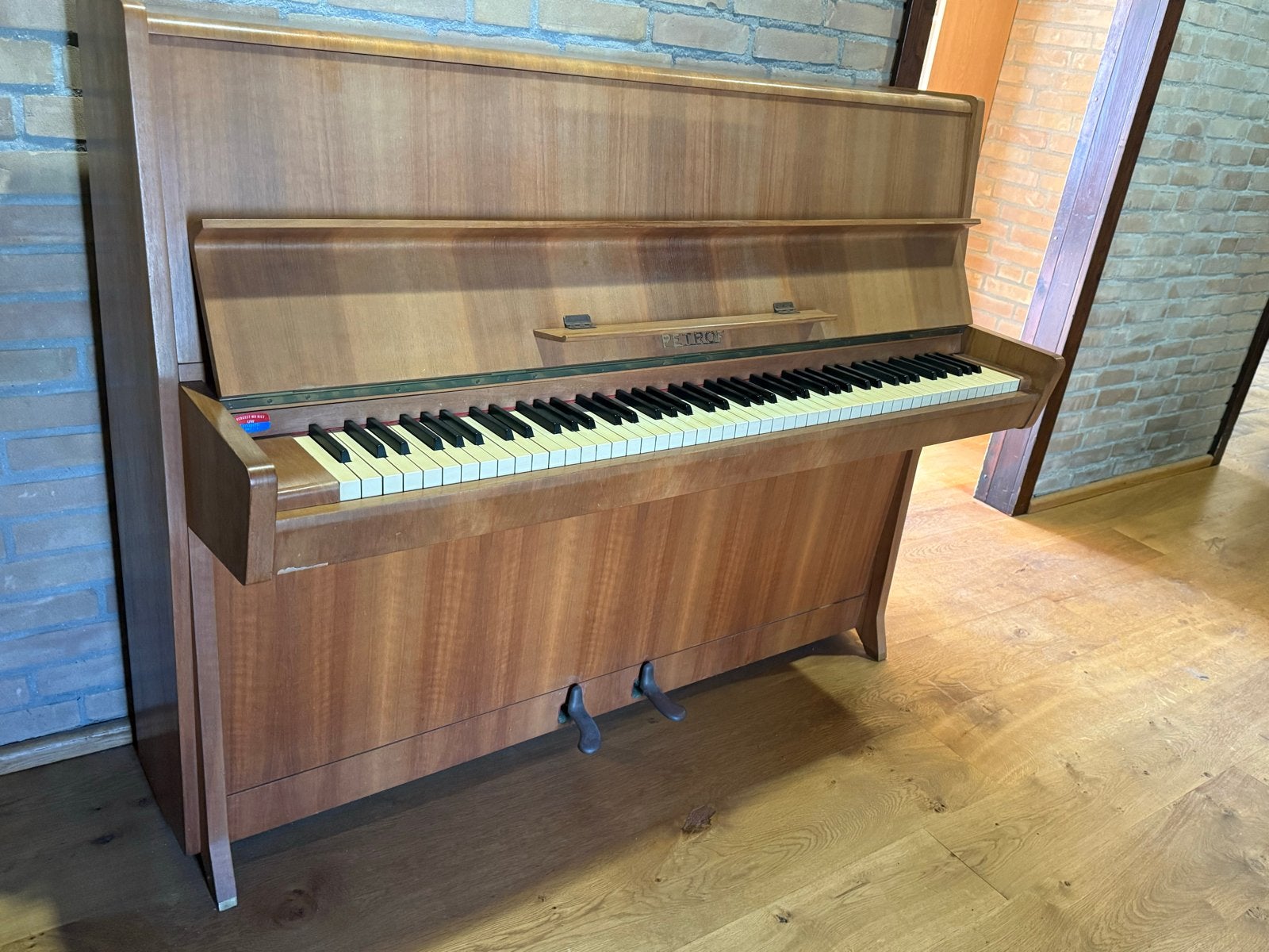 Petrof piano gratis af te halen, Muziek en Instrumenten, Piano's, Gebruikt, Piano, Bruin, Ophalen