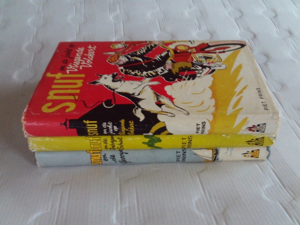 4 delen snuf - piet prins met stofomslag, Boeken, Ophalen of Verzenden, Gelezen, Fictie algemeen
