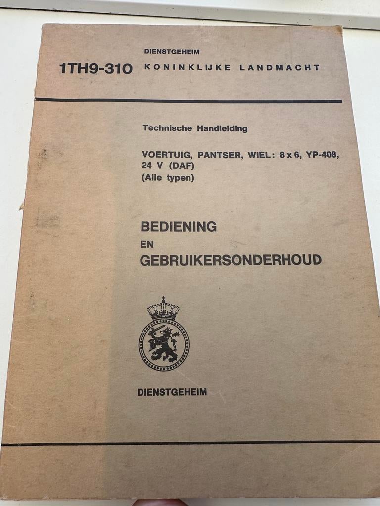 DAF YP-408, Boeken, Auto's | Boeken, Gelezen, Overige merken, Ophalen of Verzenden