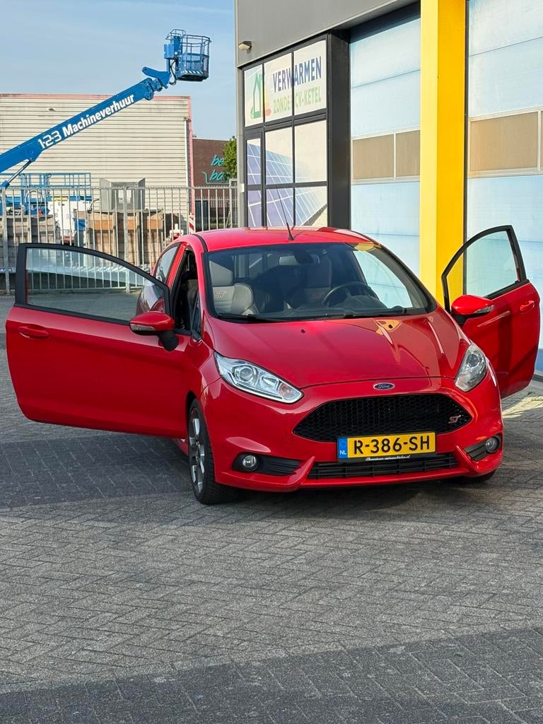 Ford fiesta ST2 Molten Orange, Auto's, Ford, 13 km/l, 1596 cc, 49 €/maand, Particulier