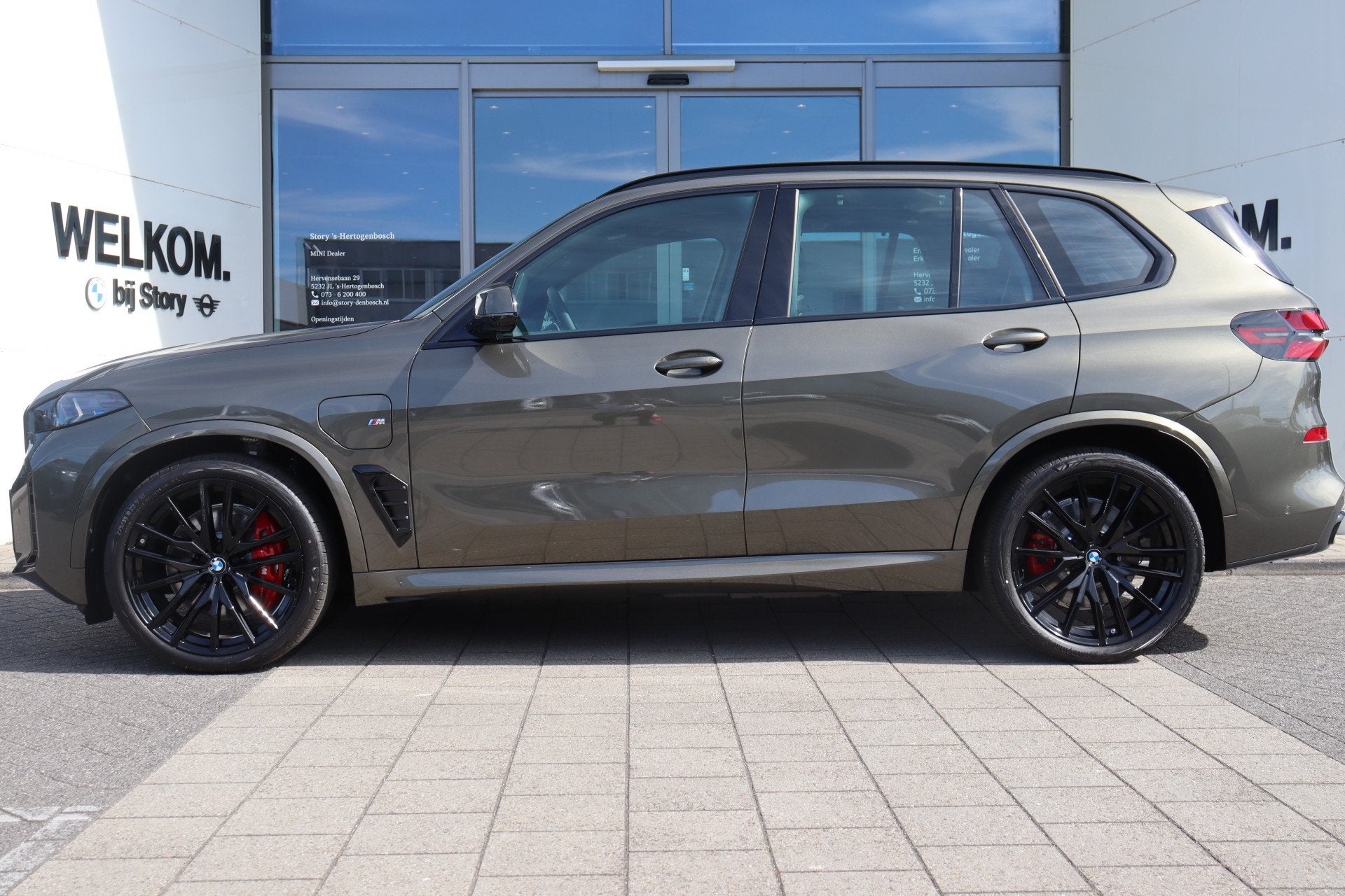BMW X5 xDrive50e M Sport Automaat / Panoramadak / Trekhaak /, Auto's, Automaat, 2395 kg, Leder, Bedrijf