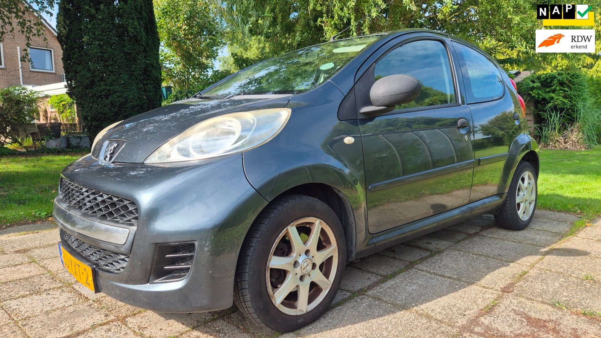Peugeot 107 1.0-12V XR NIEUWE APK 5 DEURS DISTR KETTING, Voorwielaandrijving, Gebruikt, 4 stoelen, 68 pk