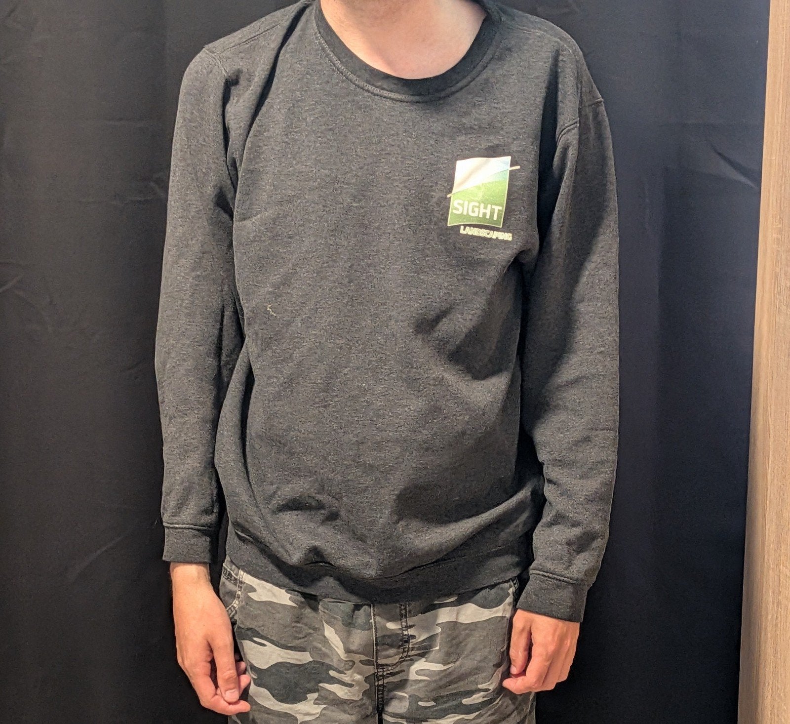 Donkergrijze sweater met 'Sight Landscaping' logo, Onbekend, Maat 48/50 (M), Ophalen of Verzenden, Grijs