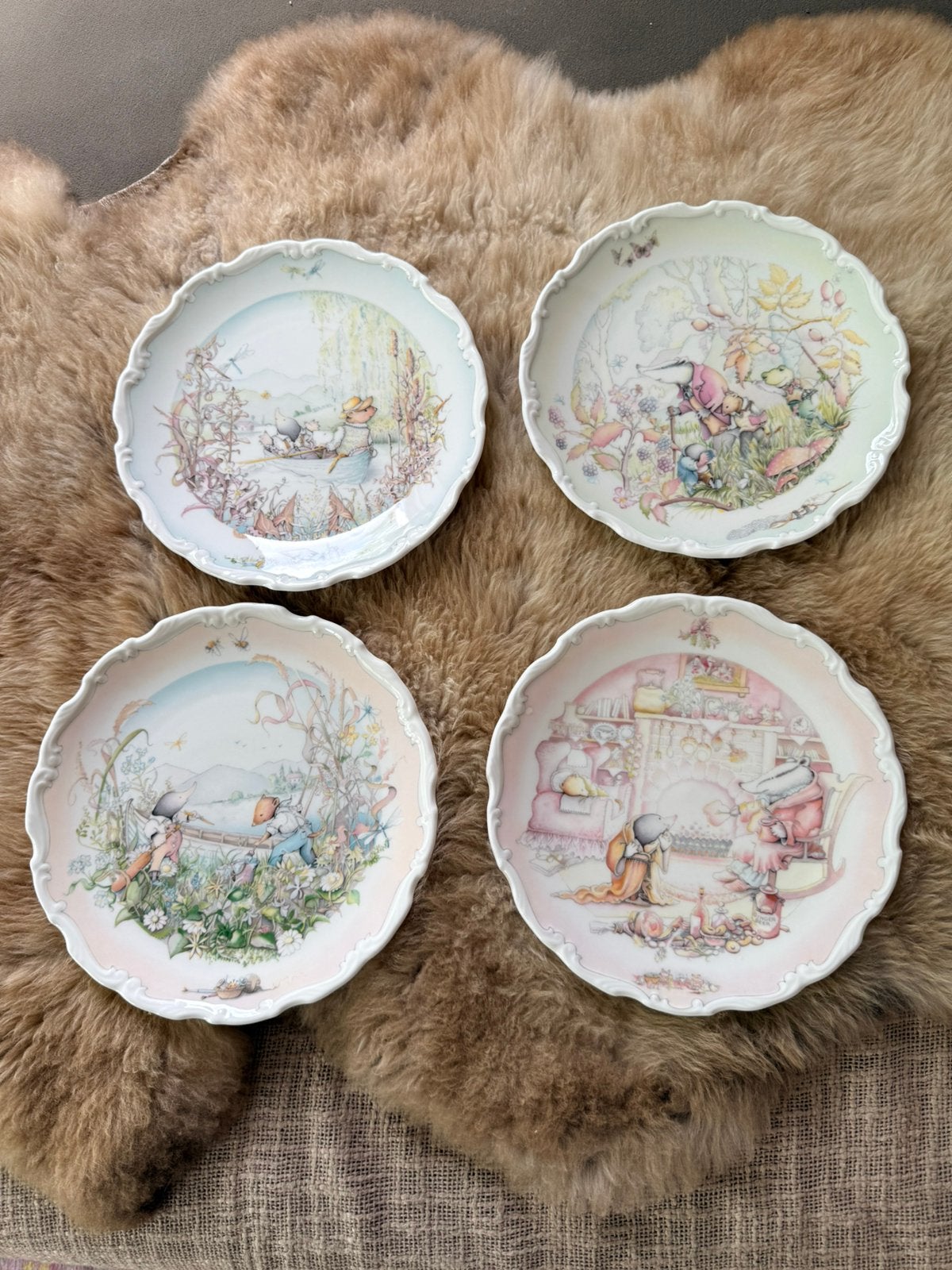The Wind in the Willows Royal Doulton 4x borden, Verzamelen, Ophalen, Zo goed als nieuw, Porselein, Bord of Schaal