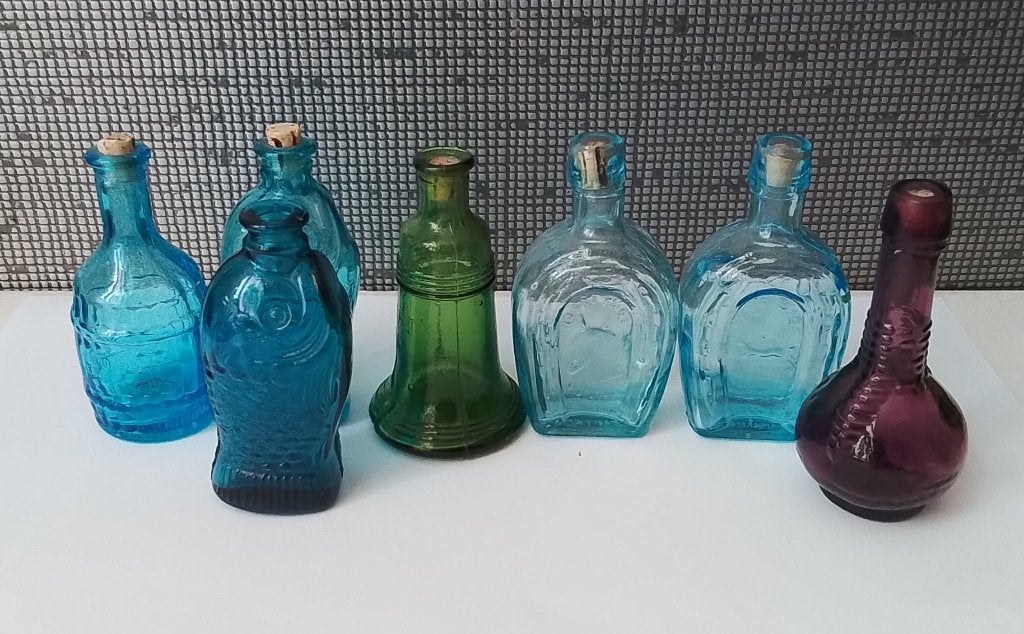 7 klein verzamelbaare vintage flessen, Verzenden