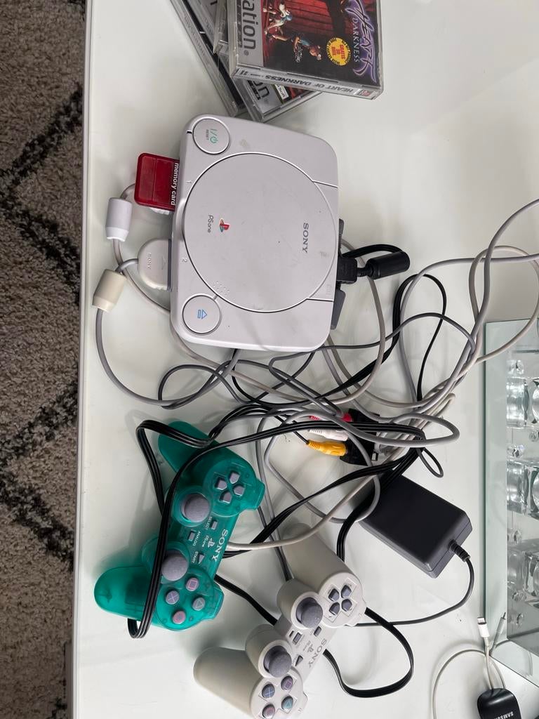 PlayStation 1 Compleet Pakket: Console, 2 Controllers, 4 Gam, Ophalen, Gebruikt