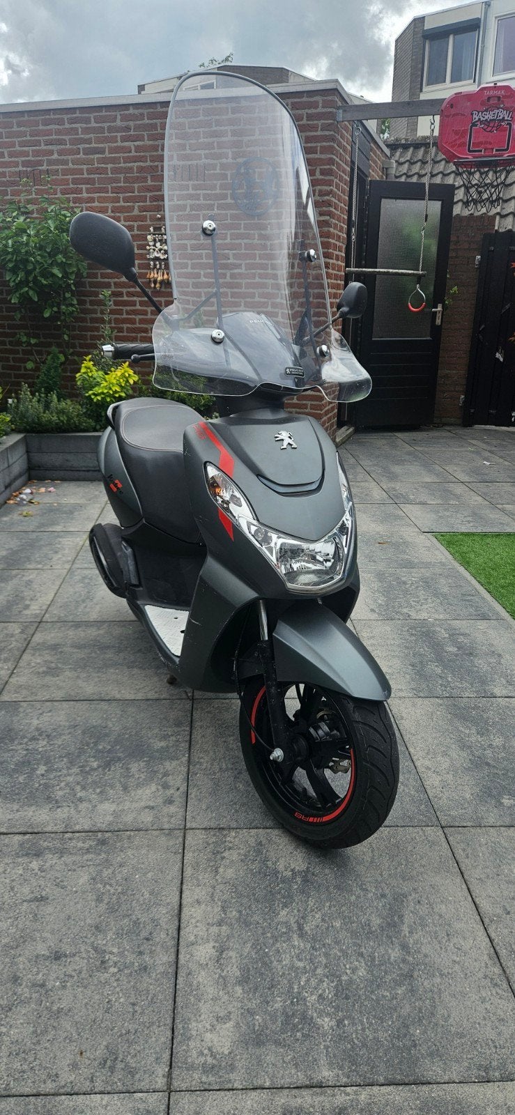Peugeot Kisbee Scooter, Fietsen en Brommers, Scooters | Peugeot, Gebruikt, Overige modellen, Ophalen of Verzenden, Benzine