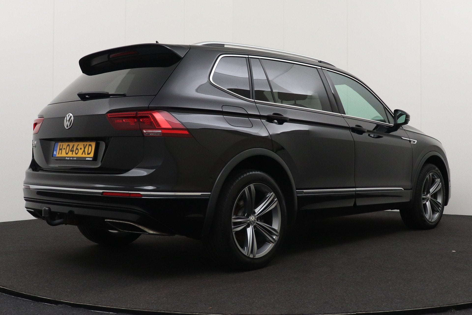 Volkswagen Tiguan Allspace 1.5 150 PK Aut. R-Line 7p. Trekha, 150 pk, 7 stoelen, Zwart, Bedrijf