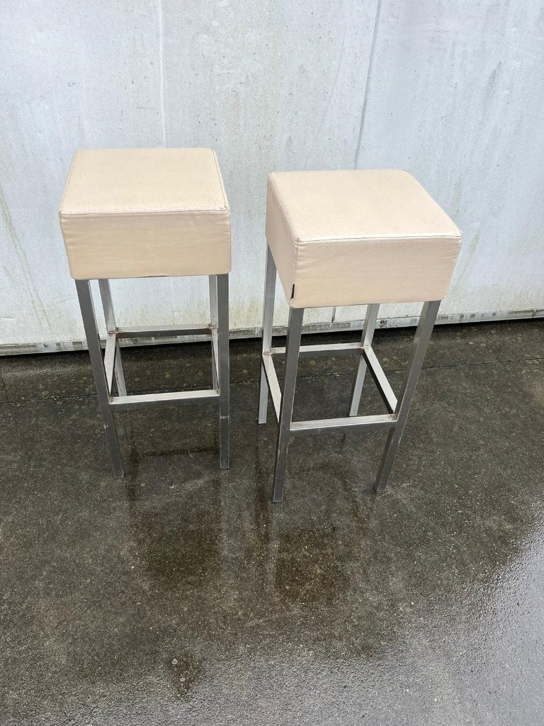 24 stuks Luxe design Pedrali krukken barkrukken Model Cube, Ophalen, 5 krukken of meer, Met voetsteun, 60 tot 90 cm
