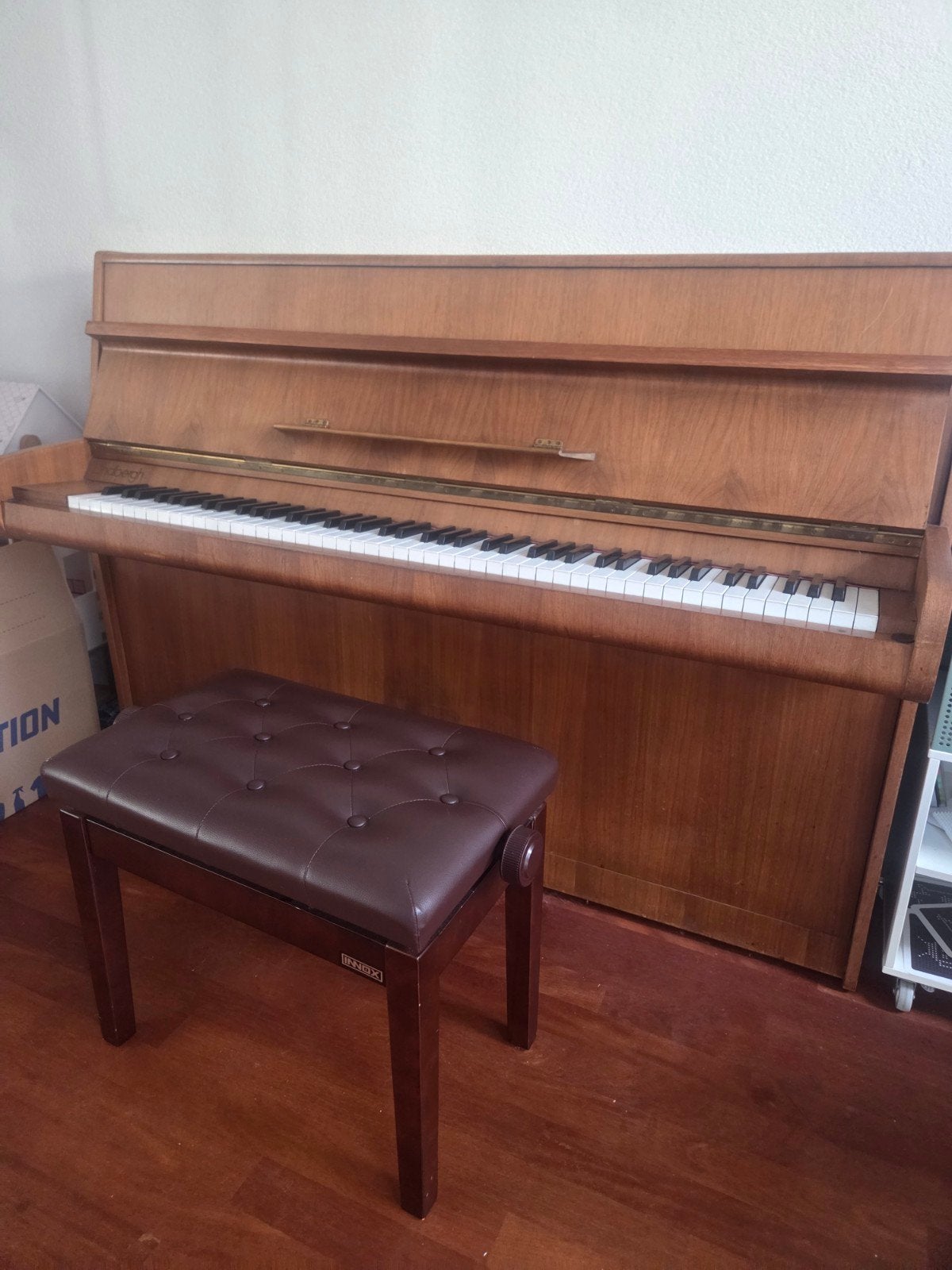 Mooie akoestische piano(Lindbergh)+verstelbare bank(Innox), Ophalen, Gebruikt
