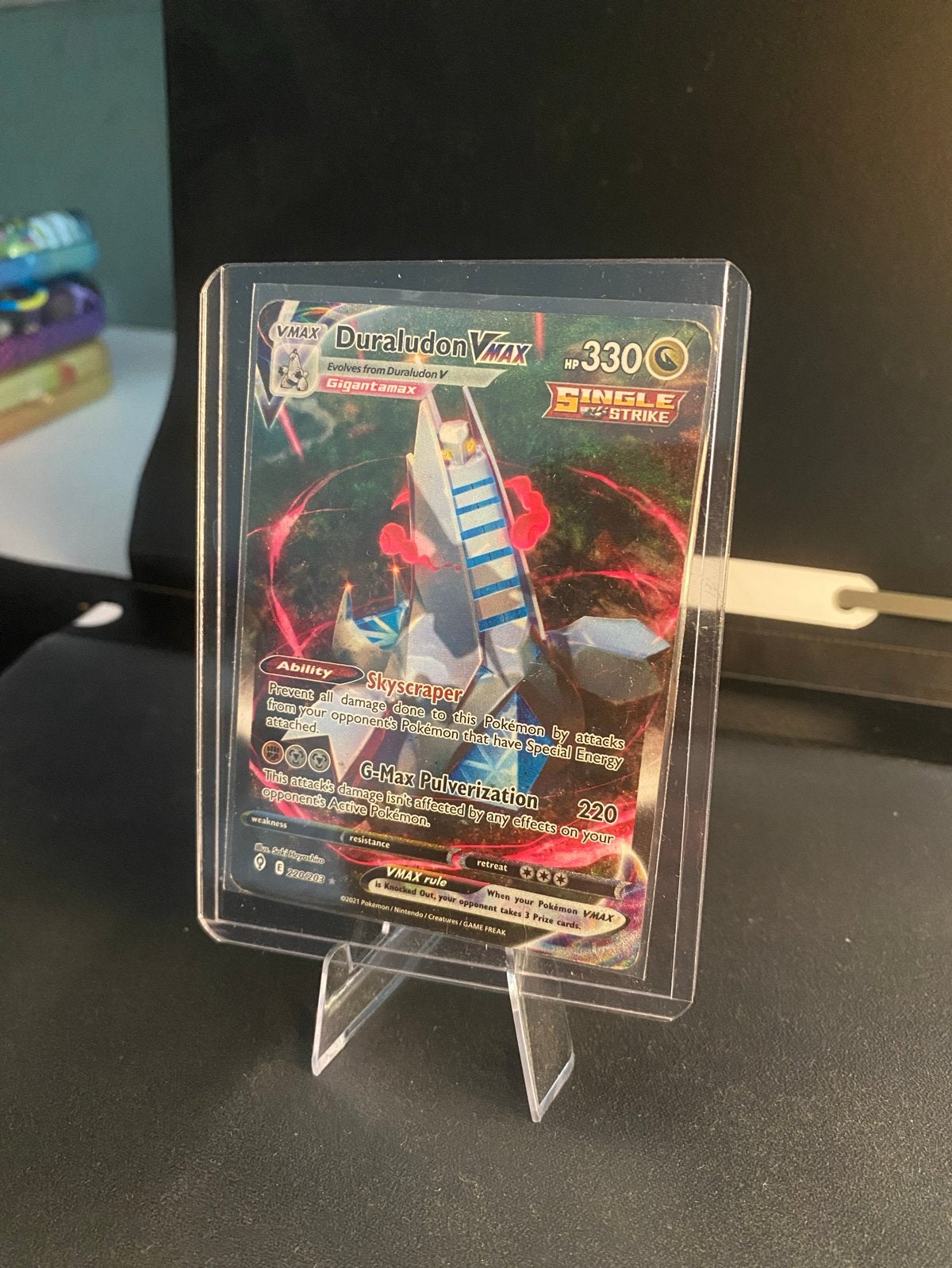 Duraludon VMAX Pokémon kaart - Single Strike, Ophalen of Verzenden, Gebruikt, Losse kaart
