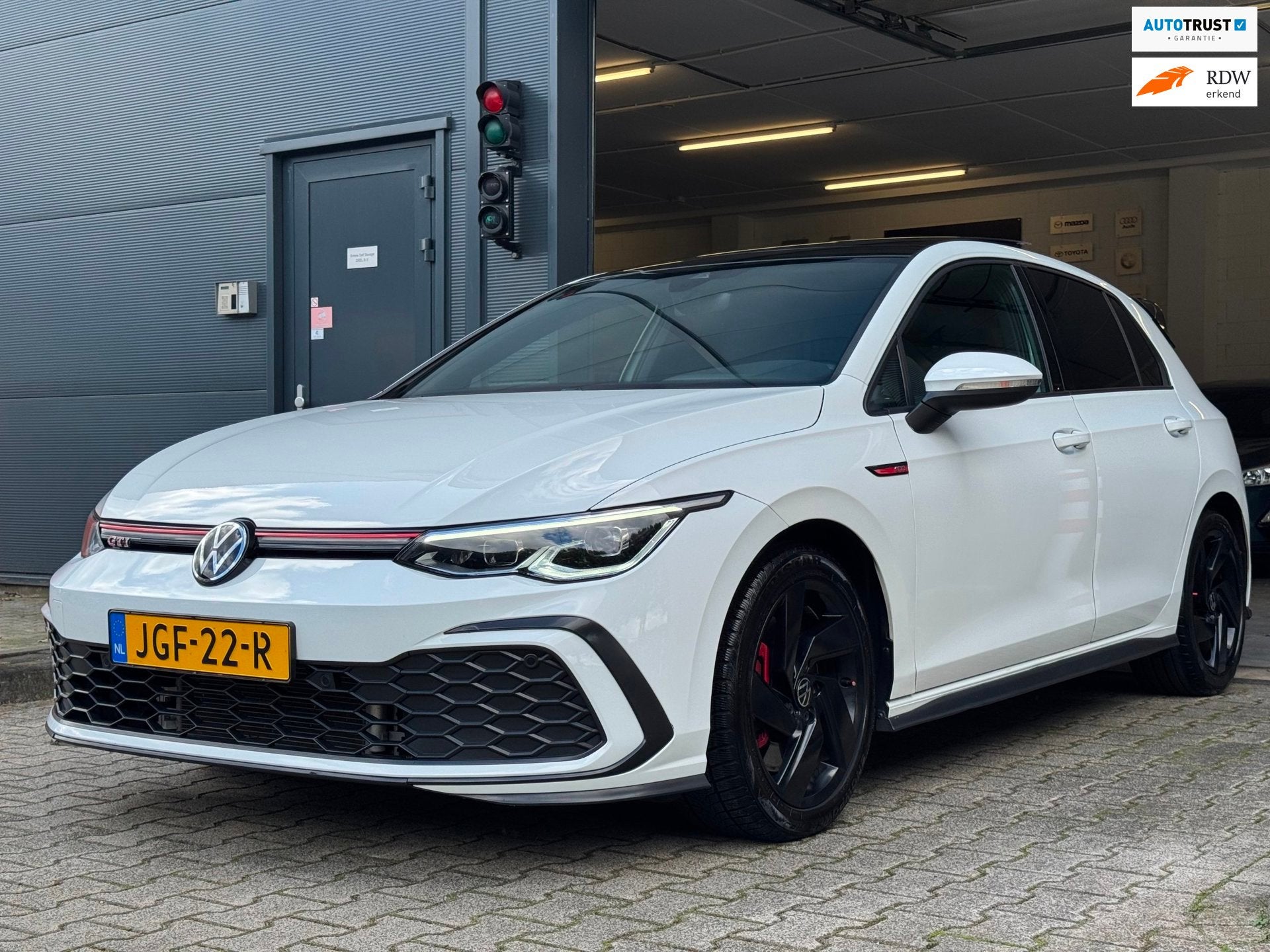 Volkswagen GOLF 2.0 TSI GTI / PANO / SFEER / KEYLESS / CARPL, Auto's, Dealer onderhouden, Gebruikt, 4 cilinders, Alcantara